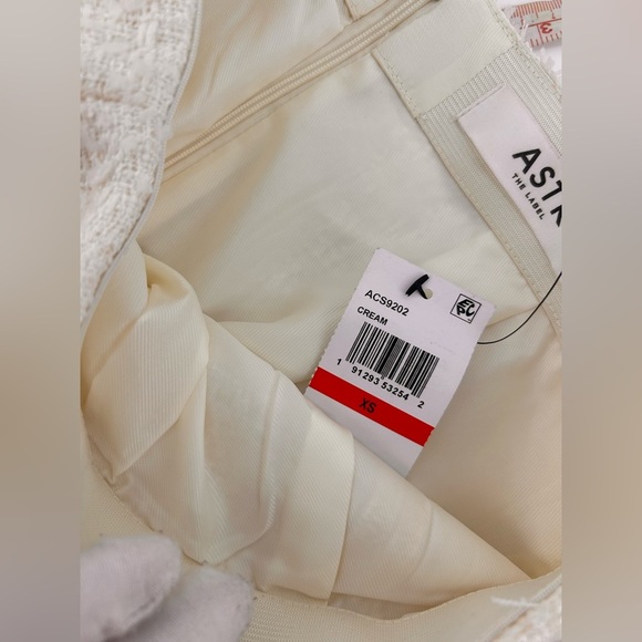 ASTR the Label Kiona Tweed Mini Skirt MSRP $109 Size M Cream - Picture 5 of 13